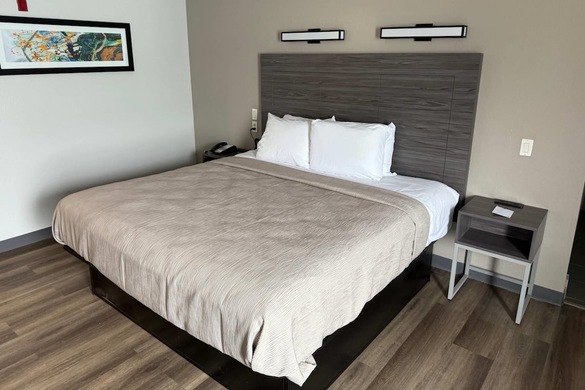 Blackout drapes, iron/ironing board, free WiFi, bed sheets