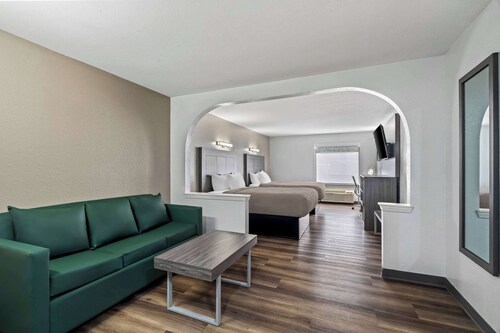 Quality Inn & Suites Biloxi - Ocean Springs