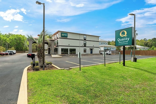 Quality Inn & Suites Biloxi - Ocean Springs