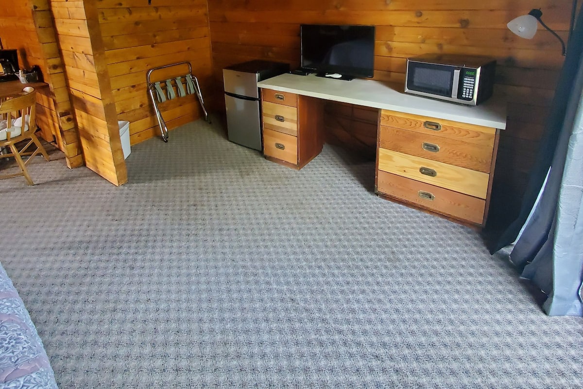 Standard Room, 1 King Bed | Free WiFi, bed sheets