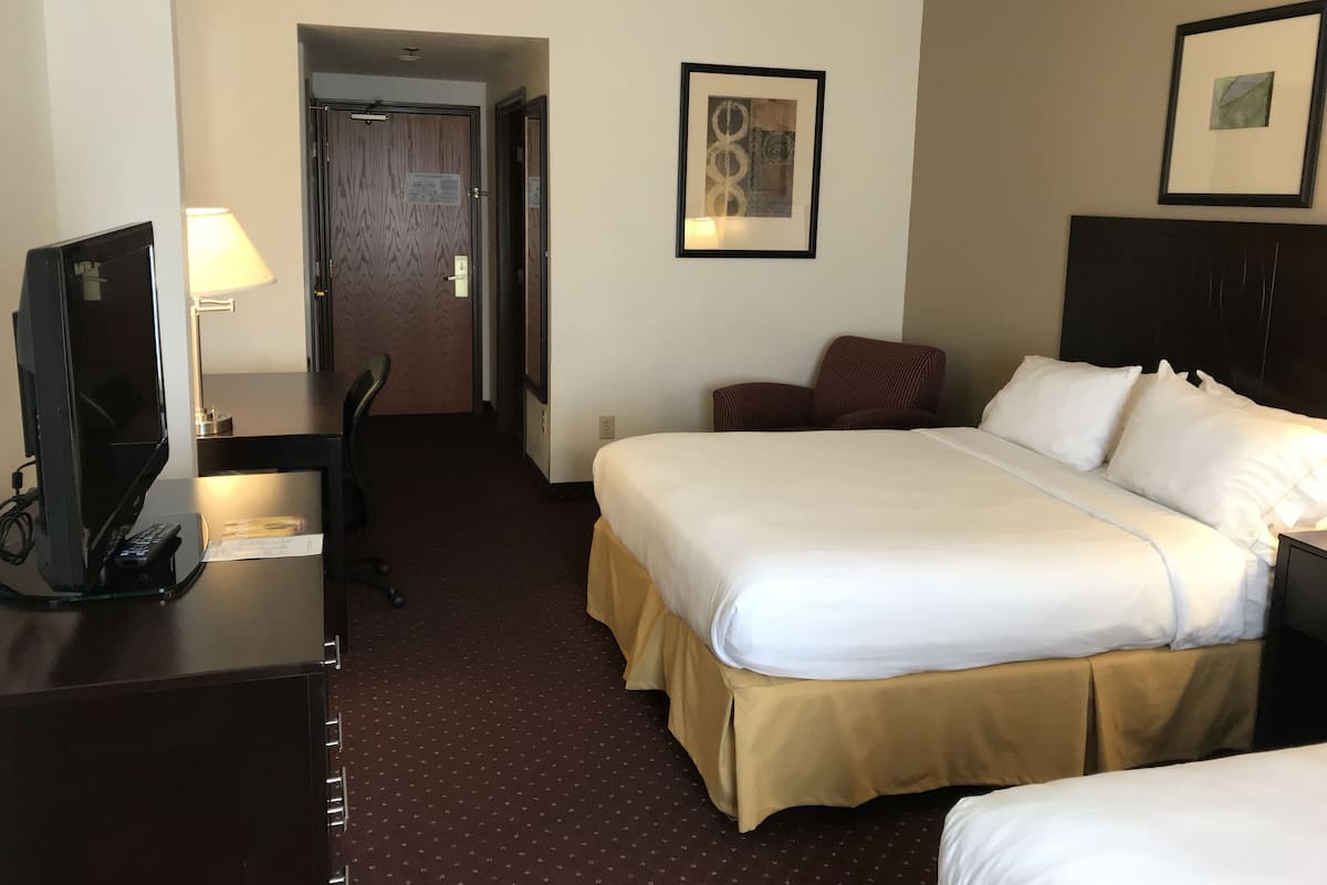 In-room safe, desk, iron/ironing board, free WiFi