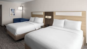 Escritorio, tabla de planchar con plancha, wifi gratis y ropa de cama