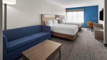 Junior suite, 2 queensize bedden | Een kluis op de kamer, een bureau, een strijkplank/strijkijzer