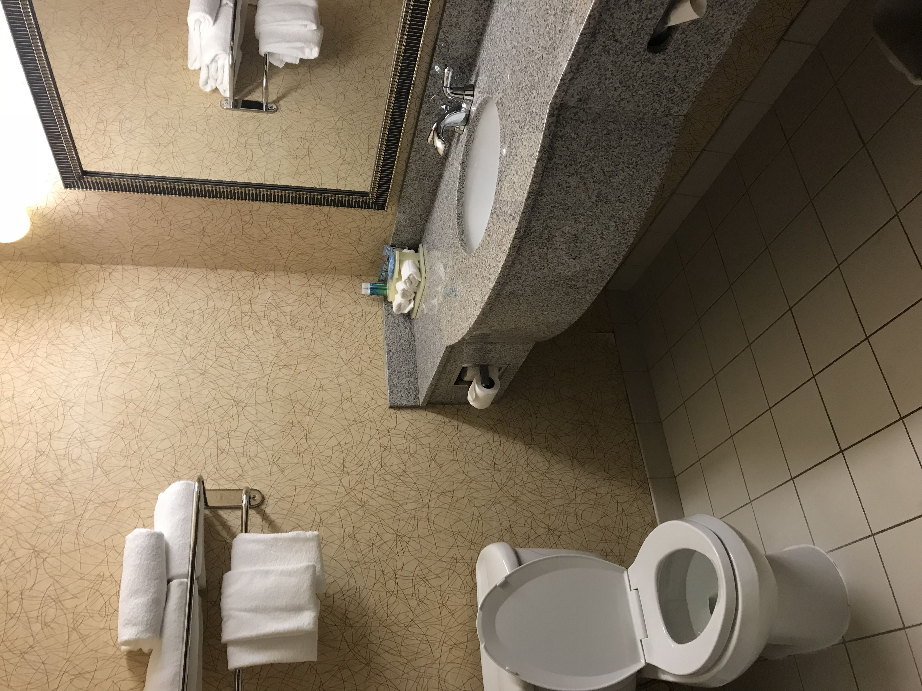 combined shower/bathtub, hair dryer, towels