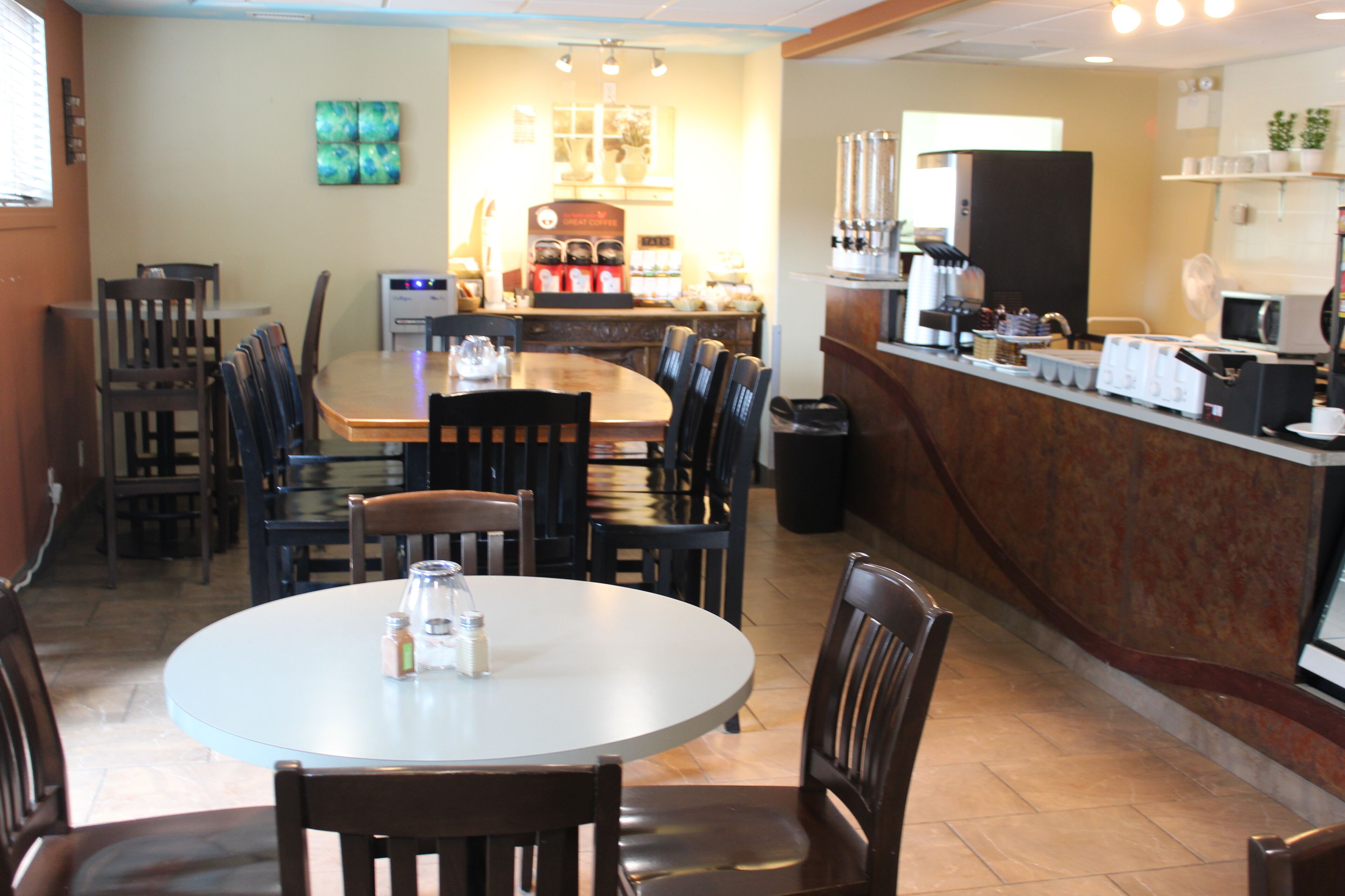 free daily continental breakfast