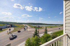 Terrace/patio - Franklin Suite Hotel (Fort McMurray)