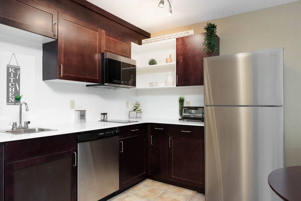 fridge, microwave, dishwasher, coffee/tea maker