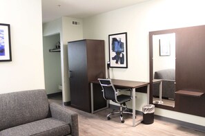 1 bedroom, hypo-allergenic bedding, in-room safe, desk