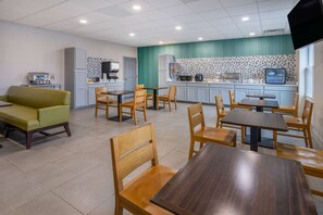 Free daily continental breakfast 