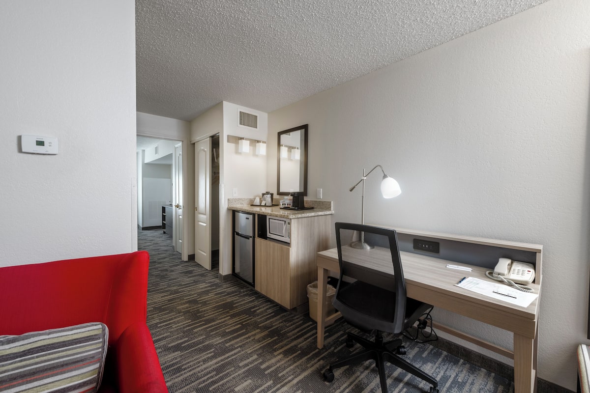 1 bedroom, premium bedding, pillow-top beds, individually decorated