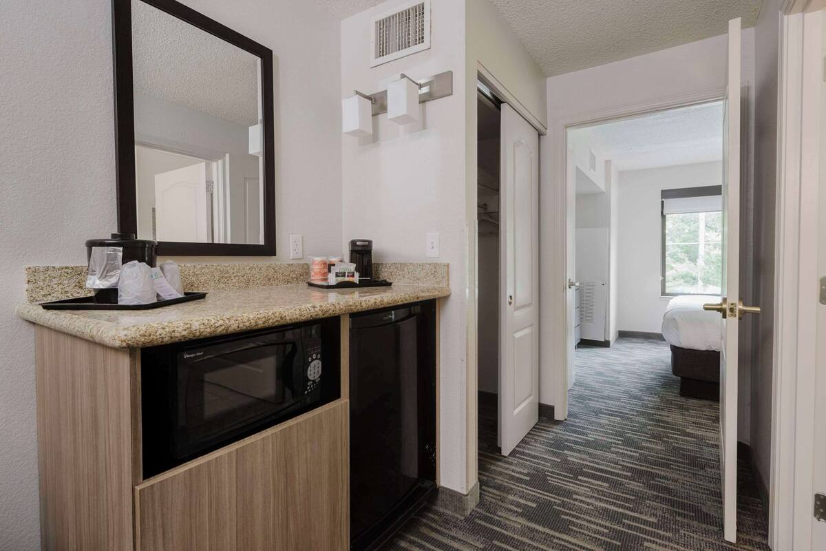 suite, 1 bedroom, non smoking | 1 bedroom, premium bedding, pillow-top beds, individually decorated