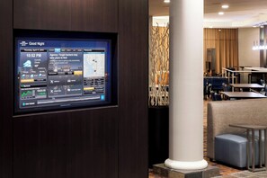 Lobby - Courtyard by Marriott Seattle Kirkland (Kirkland)