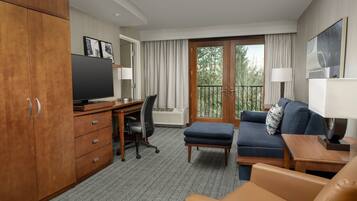 Een 32-inch flatscreentelevisie met kabelzenders en een televisie