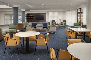 Lobby - Courtyard by Marriott Seattle Kirkland (Kirkland)