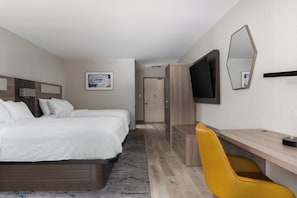 Quarto standard, 2 camas Queen | Escrivaninha, espaço de trabalho para notebook, cortinas blackout