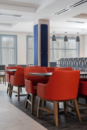 Free daily continental breakfast  - Holiday Inn Express Hotel & Suites Drums by IHG (Drums)