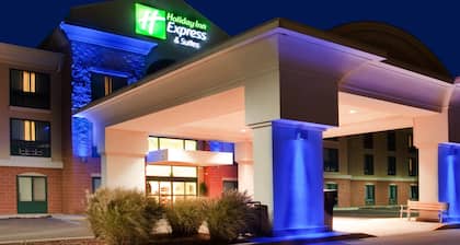 Holiday Inn Express Hotel & Suites Drums by IHG