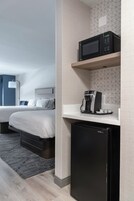 Habitación estándar, 2 camas de matrimonio | Escritorio, espacio para trabajar con un portátil, cortinas opacas