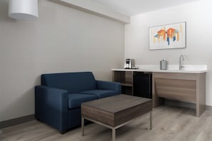 Suite, 1 King-Bett | Zimmerausstattung