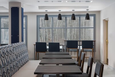 Holiday Inn Express Hotel & Suites Drums by IHG