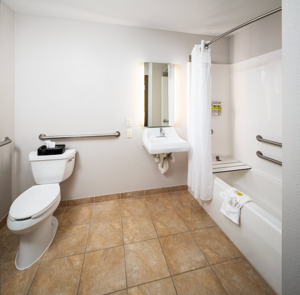 Holiday Inn Express & Suites Bellevue By Ihg - Nebraska