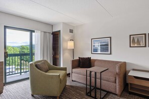 Suíte, Duas camas Queen, Não-fumante | Área de estar | TV, console de videogame, filmes pagos