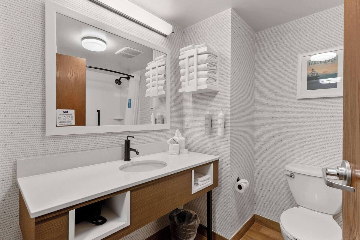 standard two queens | bathroom | combined shower/bathtub, free toiletries, hair dryer, towels