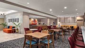 Desayuno bufé gratuito y diario