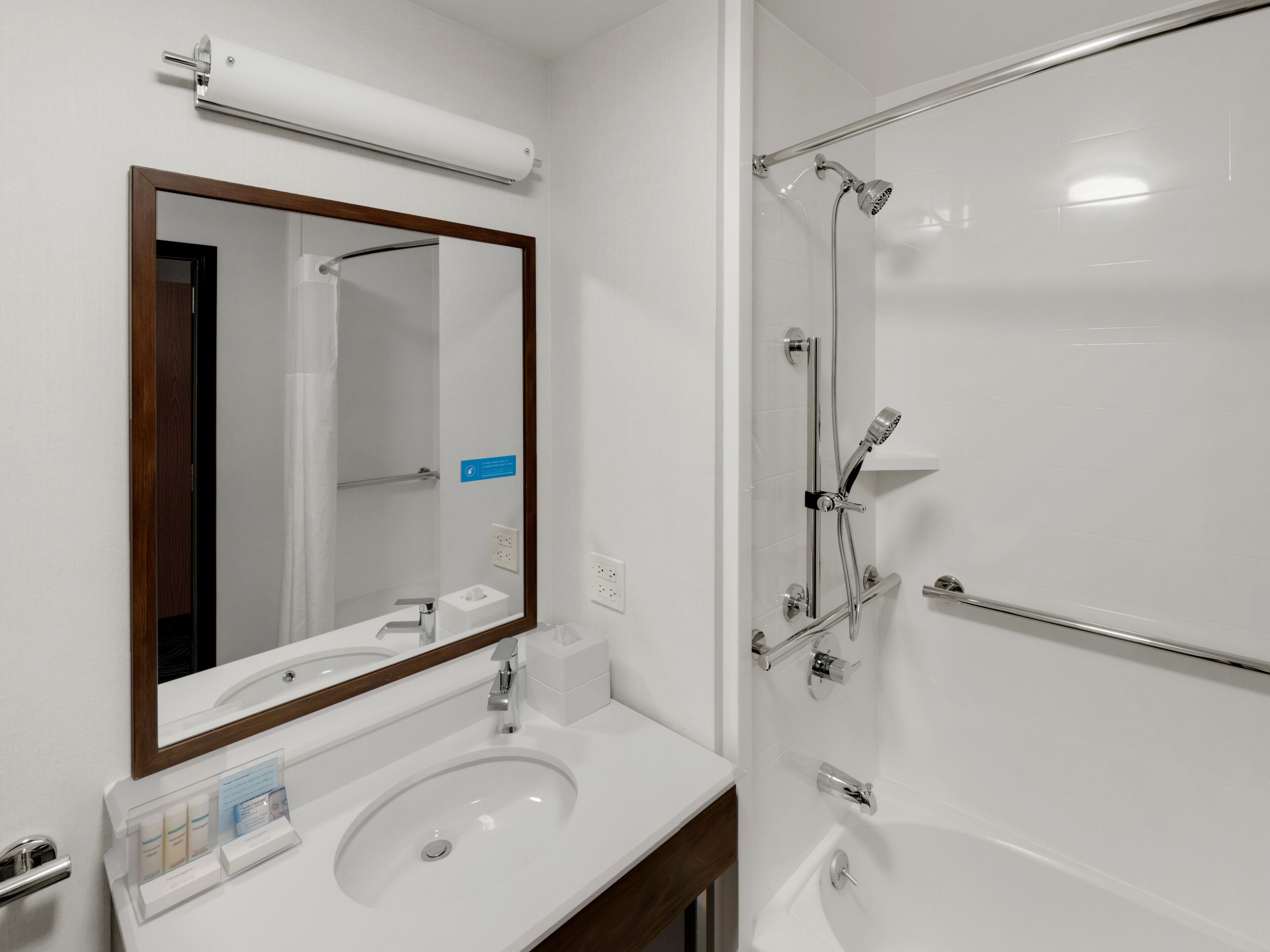 deep-soaking bathtub, free toiletries, hair dryer, towels