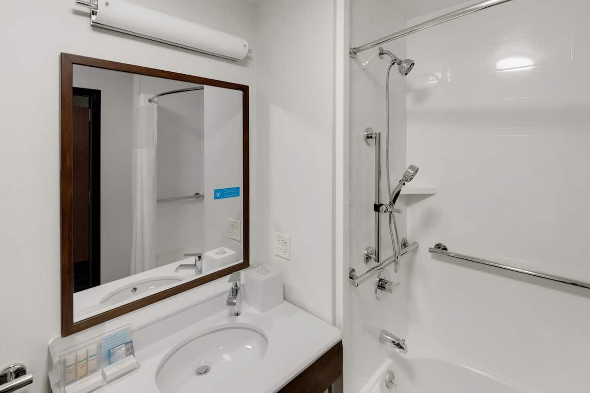 deep-soaking bathtub, free toiletries, hair dryer, towels