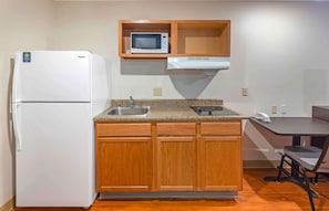Desk, laptop workspace, iron/ironing board, free WiFi