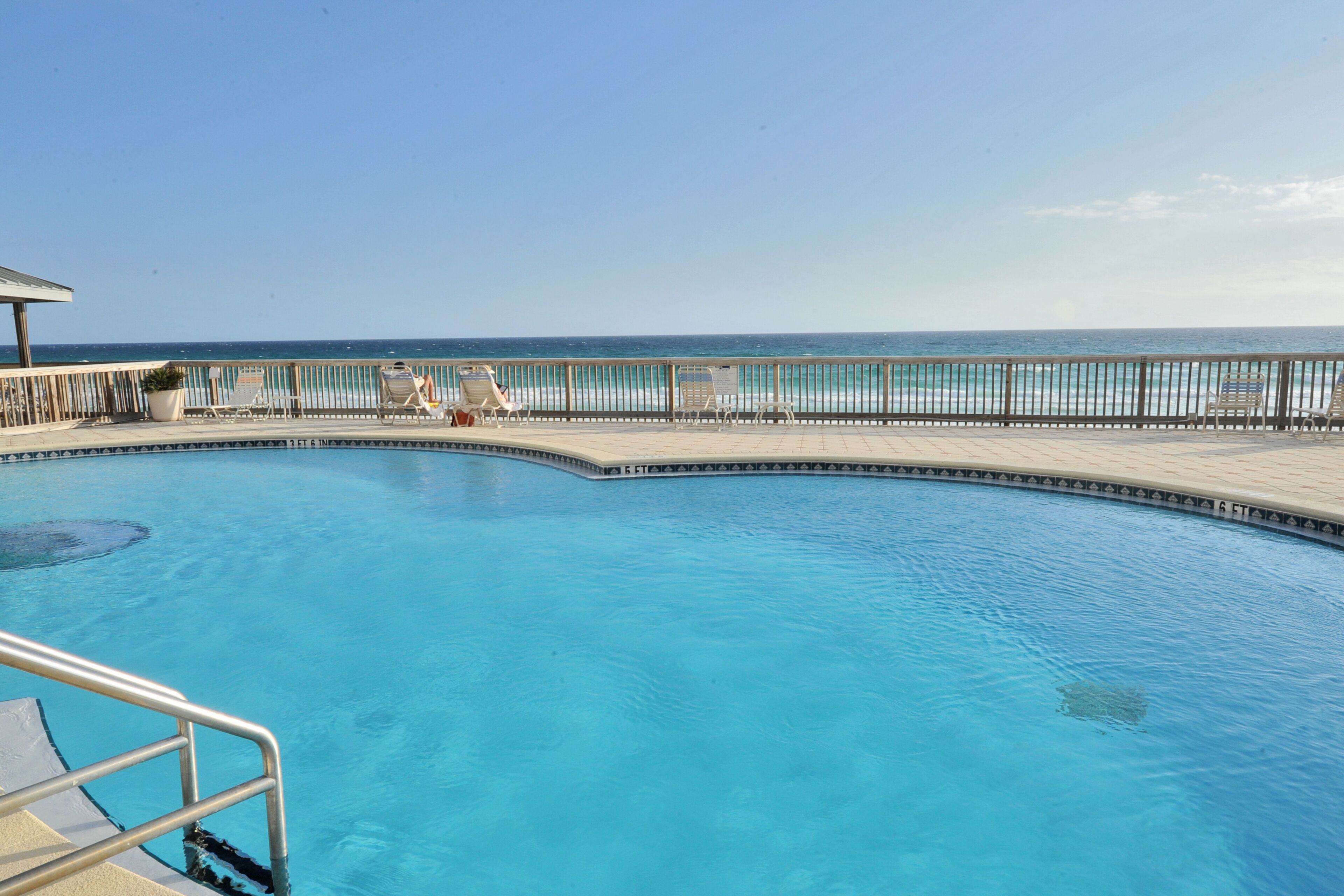 Hồ bơi ngoài trời 