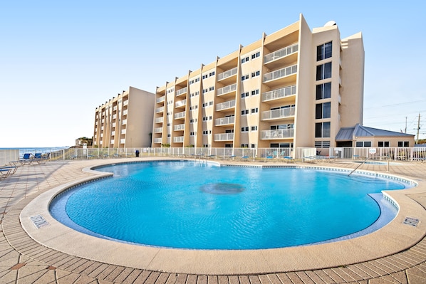 حمام سباحة