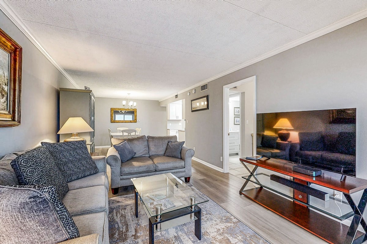 Condo, 2 Bedrooms | Living area | TV, DVD player
