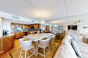 Condo, 3 Bedrooms | Living area