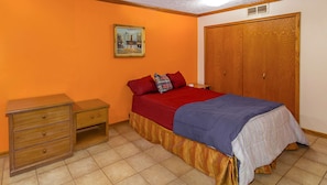 Room, 1 Queen Bed, Non Smoking, Jetted Tub | Desk, iron/ironing board, free WiFi, bed sheets - Magnuson Hotel Extended Stay Canton Ohio (North Canton)
