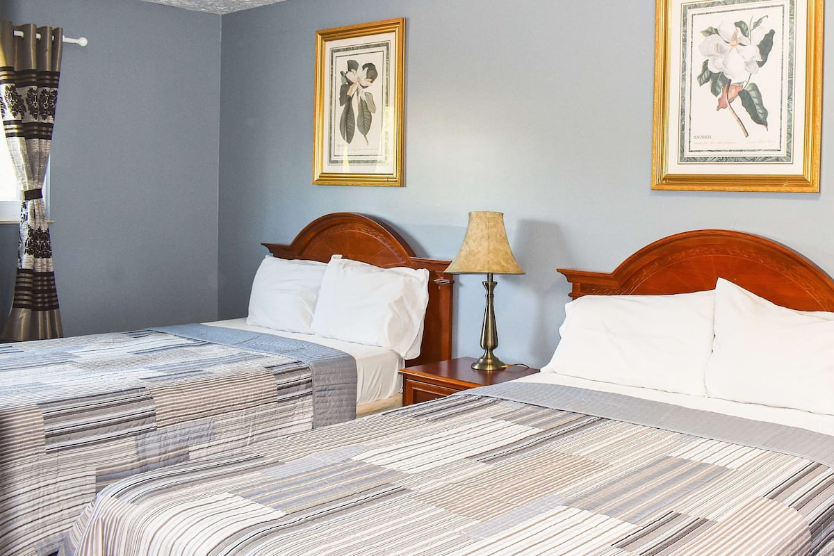 Phòng Suite, 2 giường đôi, không hút thuốc, bếp | 1 phòng ngủ, bàn, bàn ủi/dụng cụ ủi quần áo
