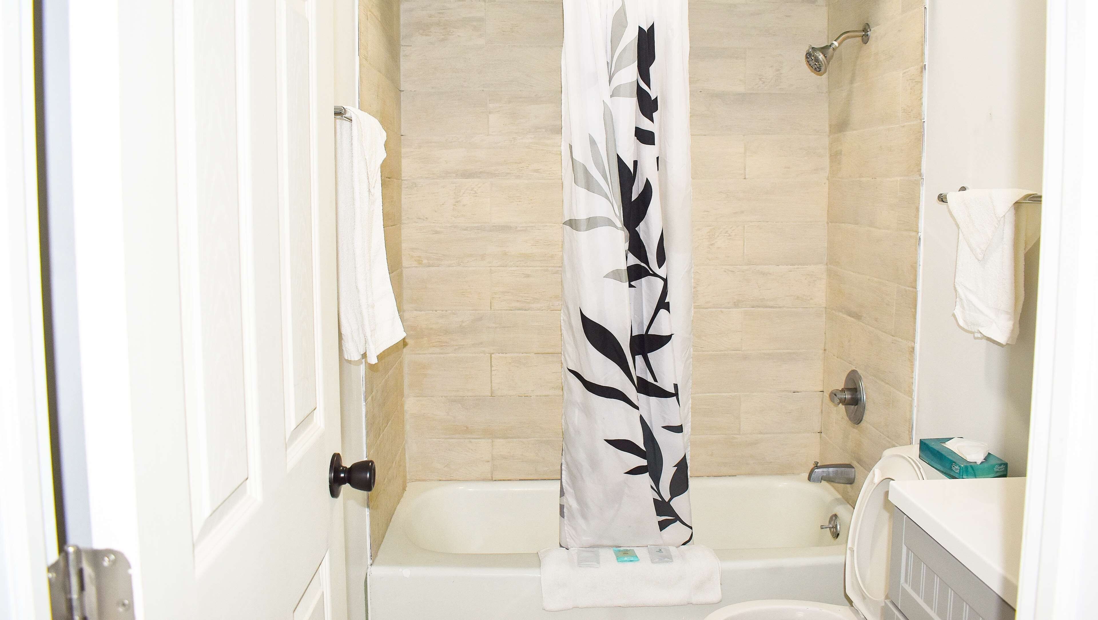 Suite, 2 Double Beds, Non Smoking, Kitchen | Bathroom | Free toiletries, hair dryer, towels, soap