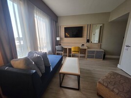 Executive Suite | Living area | 42-inch LCD TV with cable channels, TV