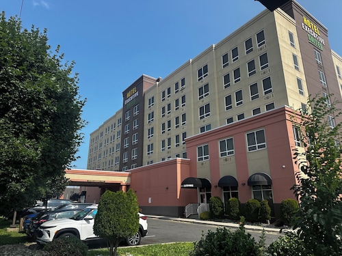 Hotel Executive Suites Newark Liberty Int'l Airport Carteret (EWR)