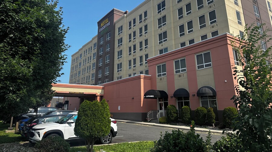 Hotel Executive Suites Newark Liberty Int'l Airport Carteret (EWR)