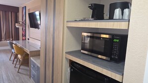 Standard Room, 1 King Bed - Hotel Executive Suites Newark Liberty Int'l Airport Carteret (EWR) (Carteret)