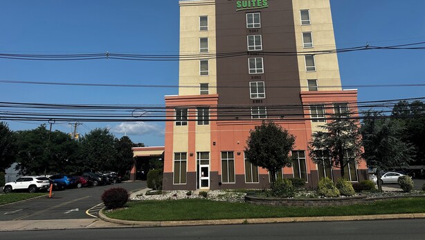 A hotel building with a sign reading 'Hotel Executive Suites'. - Hotel Executive Suites Newark Liberty Int'l Airport Carteret (EWR) (Carteret)