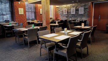 Inbegriffenes Frühstücksbuffet unter der Woche