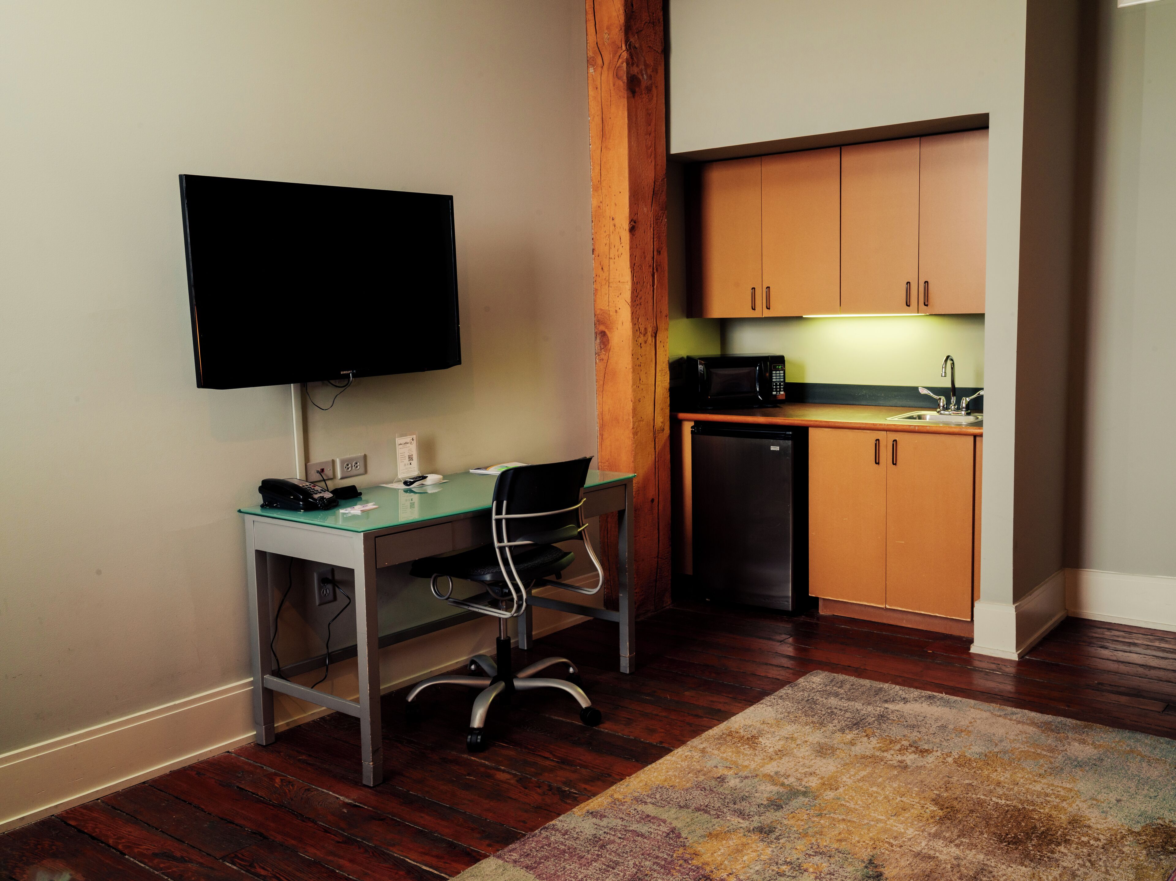 suite, 1 king bed with sofa bed, jetted tub | premium bedding, individually decorated, individually furnished, desk