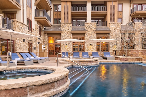 Außenpool, Liegestühle