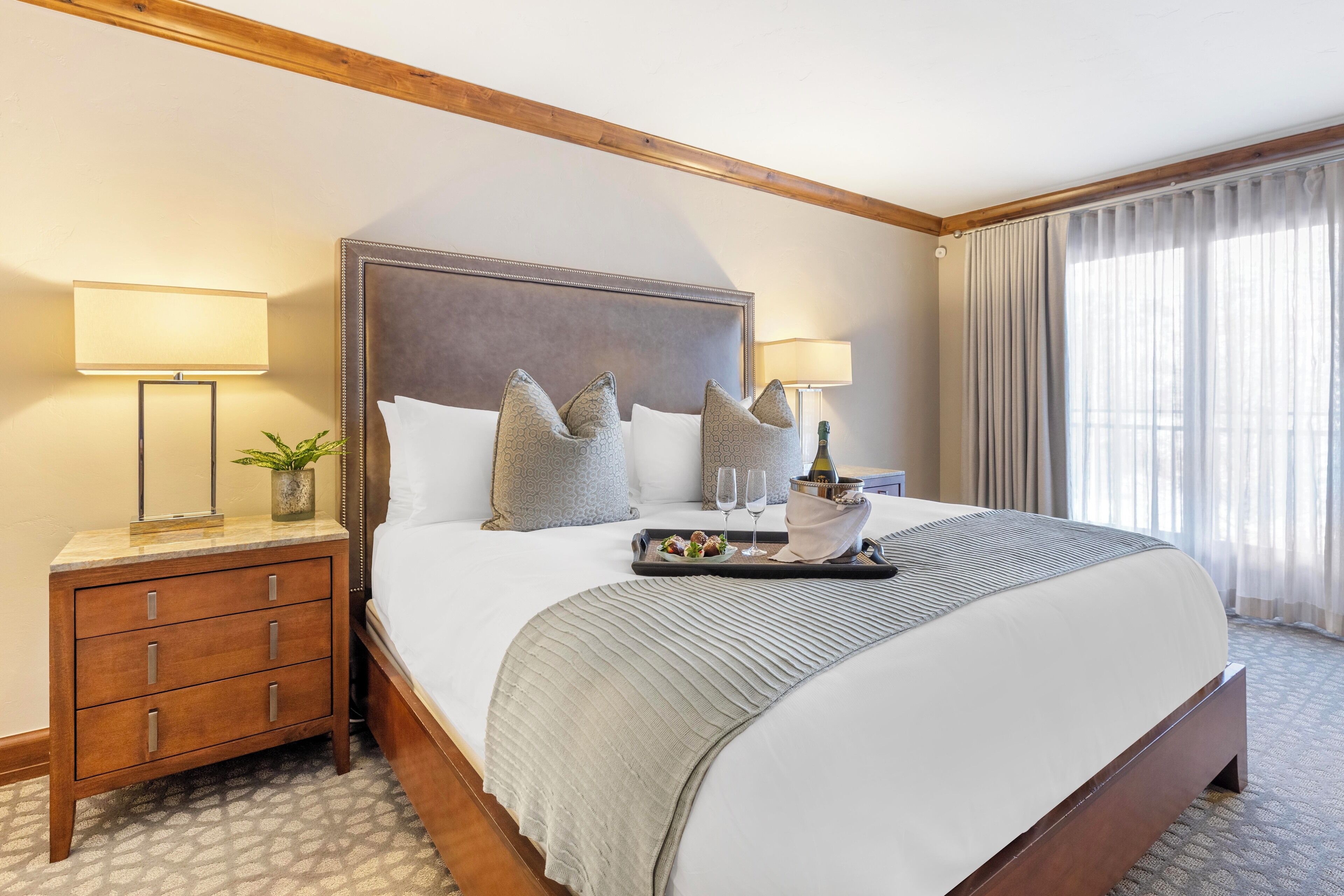 Egyptian cotton sheets, premium bedding, down comforters, minibar