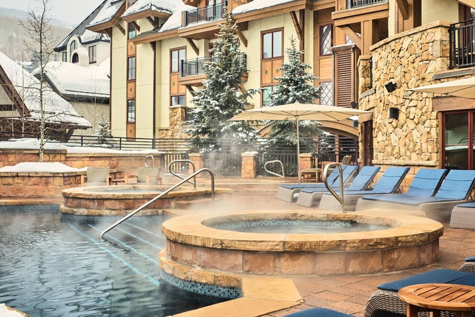 outdoor pool, pool loungers