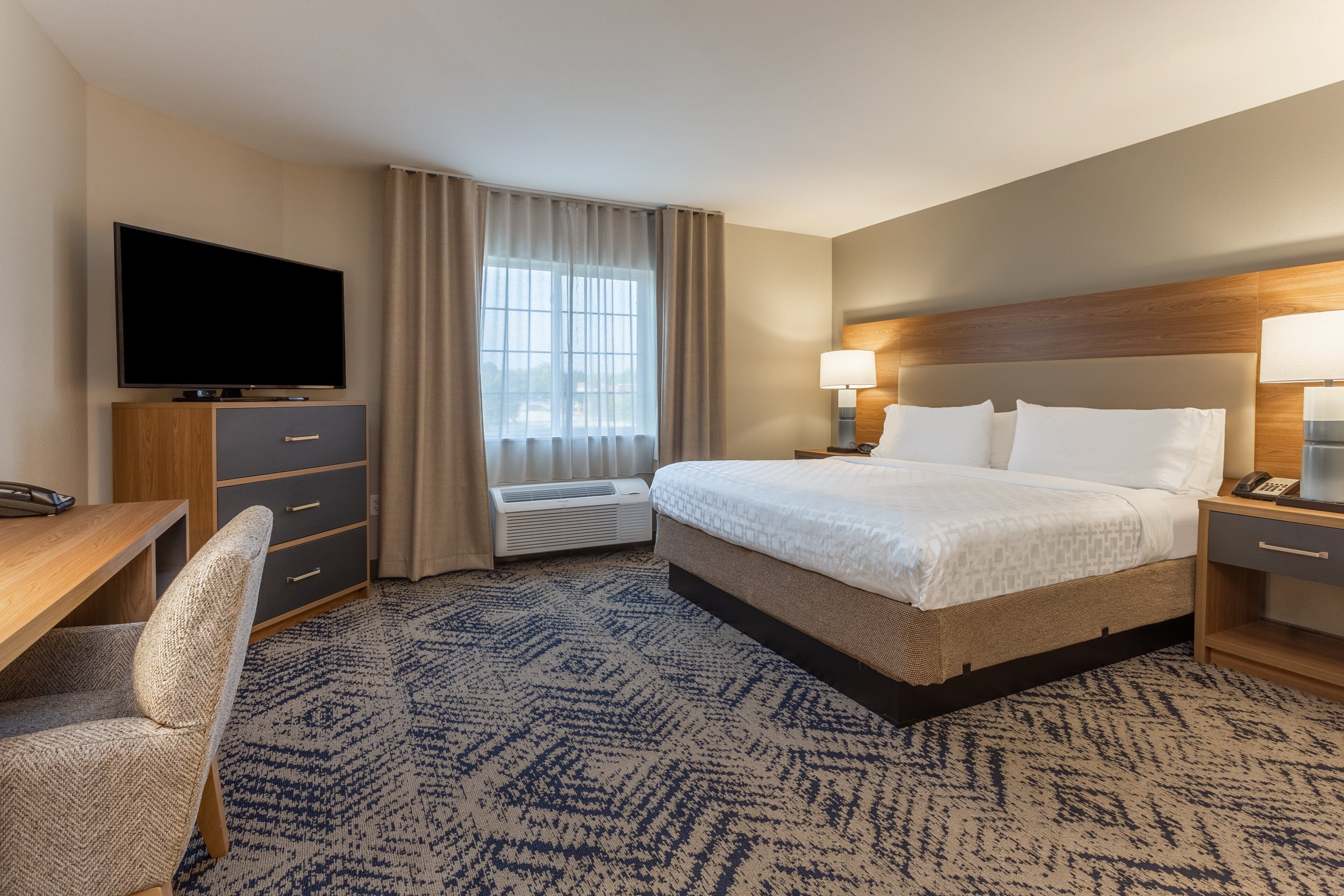 Studio Suite, 1 King Bed, Non Smoking | In-room safe, desk, iron/ironing board, free WiFi