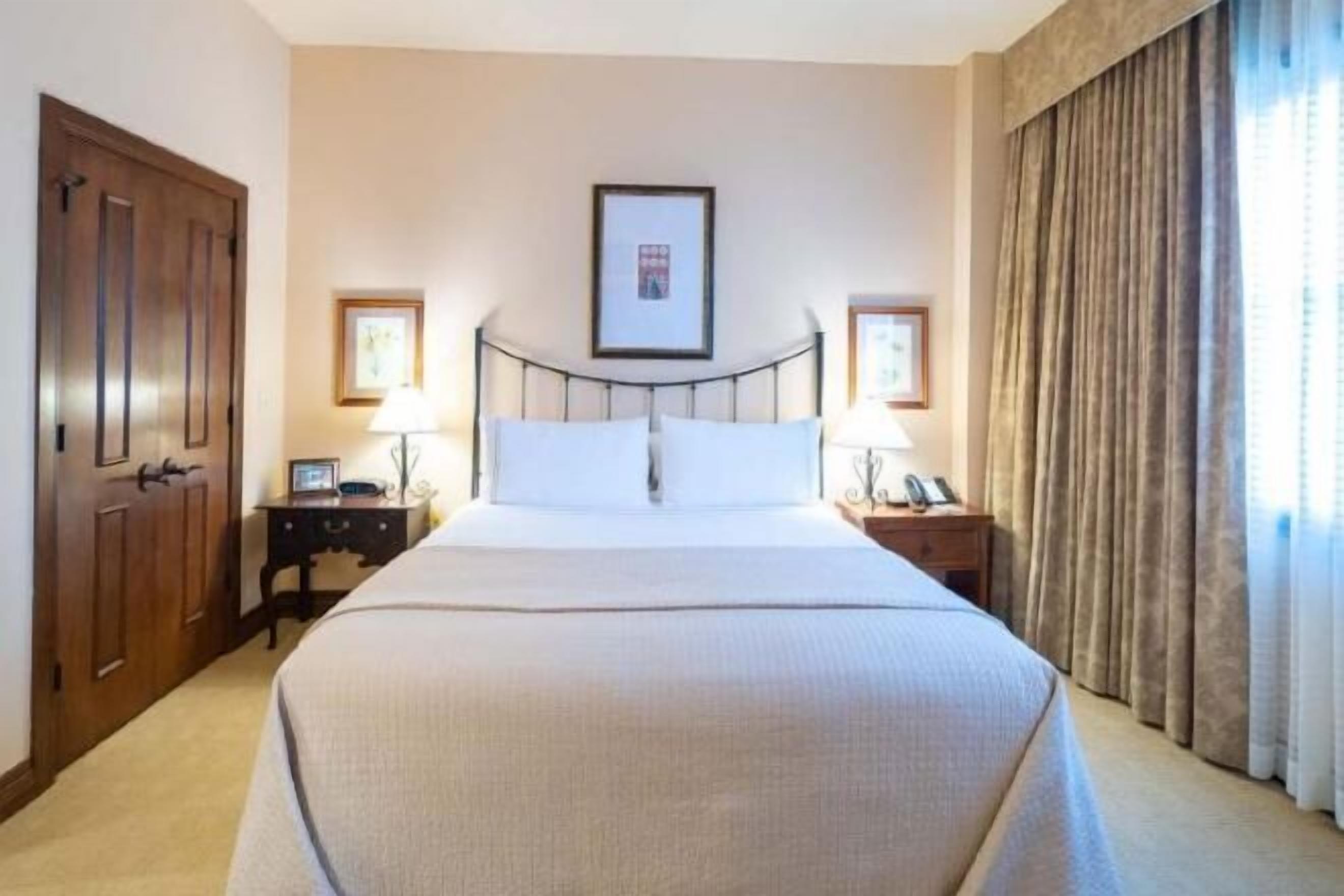 Sábanas de algodón egipcio, ropa de cama de alta calidad y minibar 